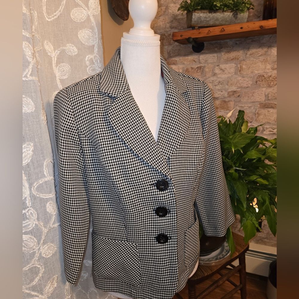 T. MILANO Black and White Houndstooth Blazer